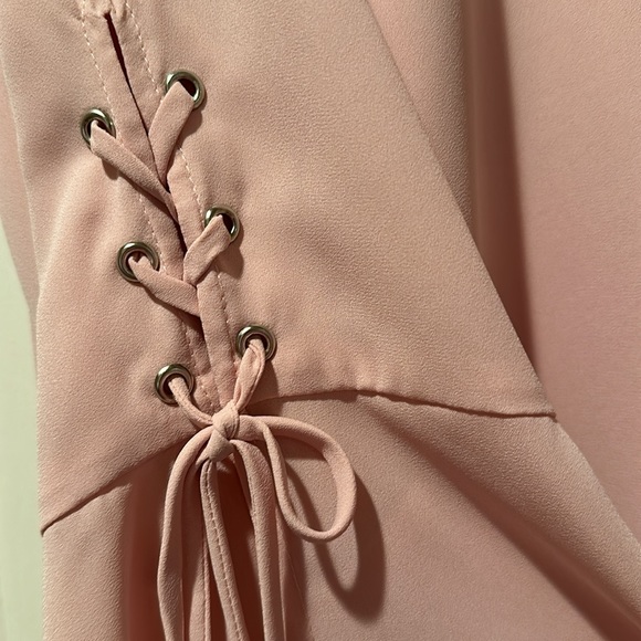 Karen Kane soft pink top Size 1X. Peplum sleeve with lace, flows beautifully. - Picture 2 of 3
